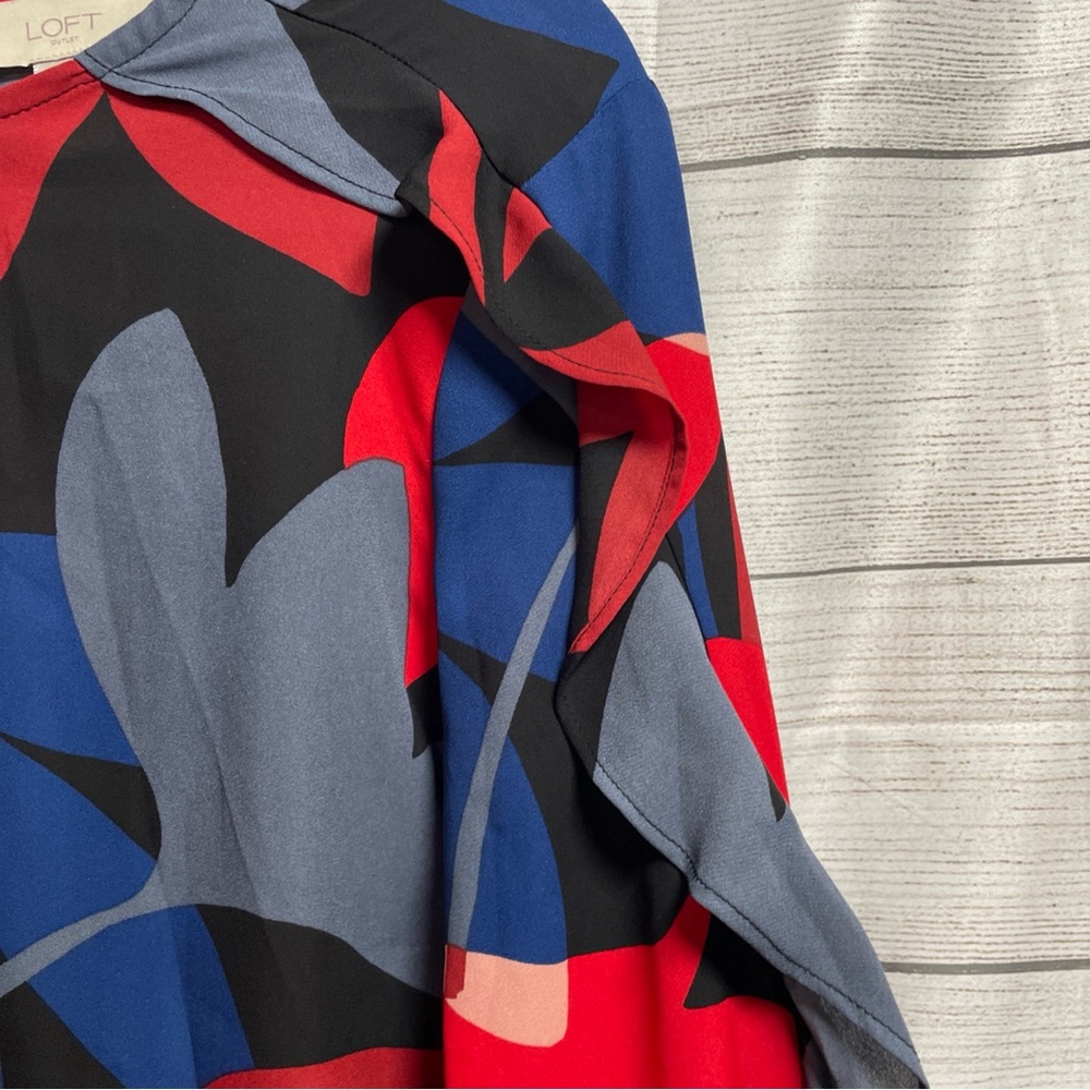 LOFT red/blue floral size large.‎ Flower ruffle sleeves - Picture 5 of 6